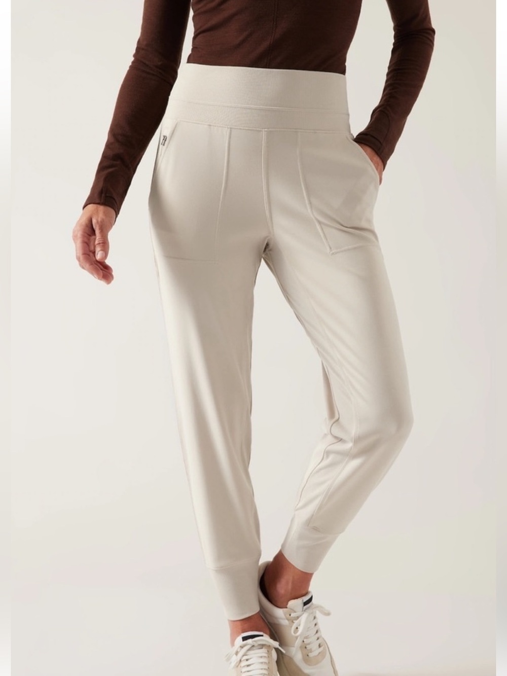 ATHLETA Venice high rise jogger abalone tan khaki size medium
